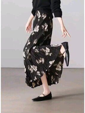 Styleworks Crinkle Maxi Skirt Floral Black &‎ White Small NWOT
